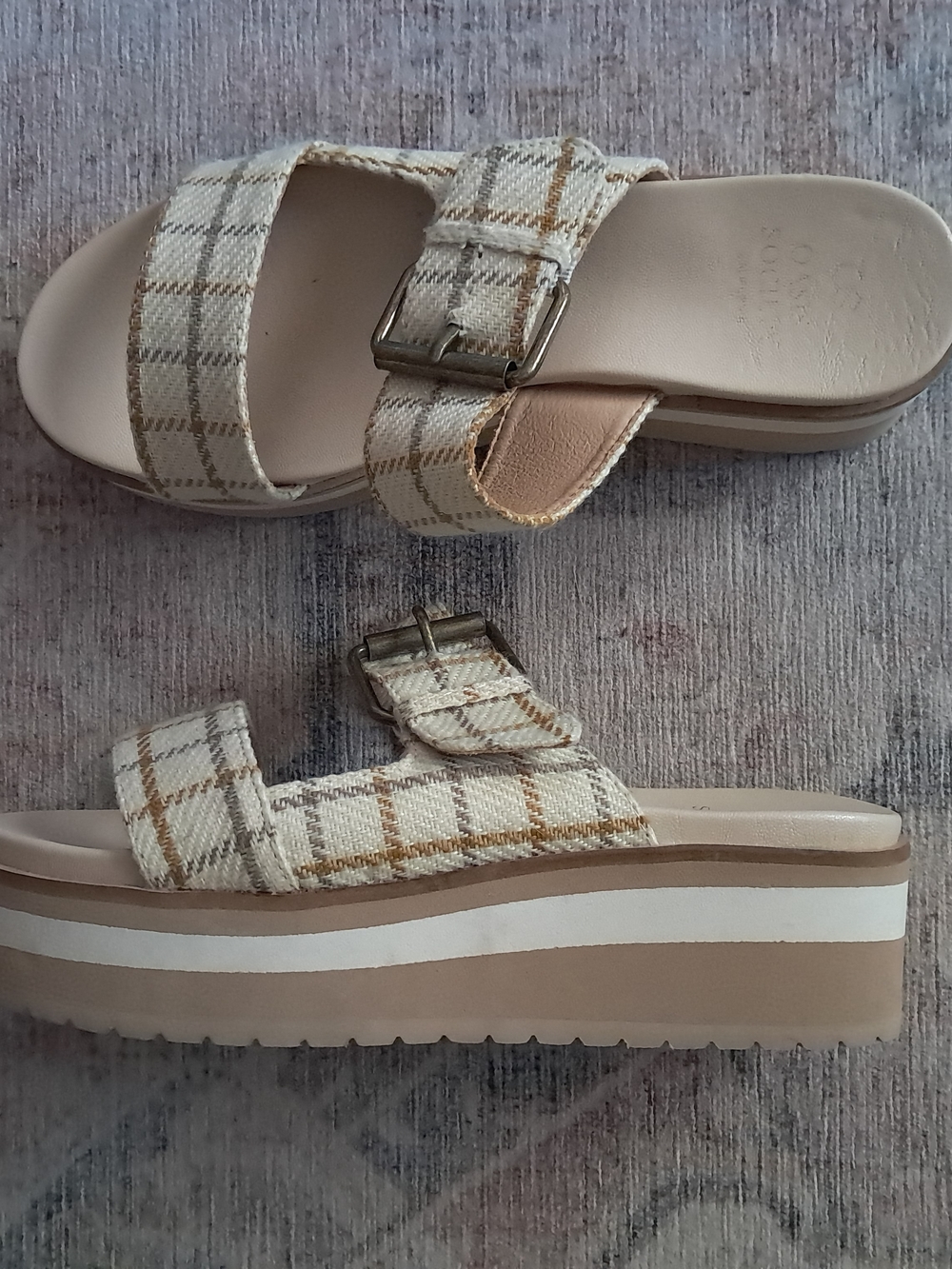 Platform Sandals With Buckle - Picture 4 of 7